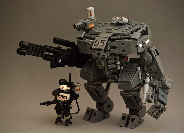 LEGO_MOC_Vertical_Tank_Mech